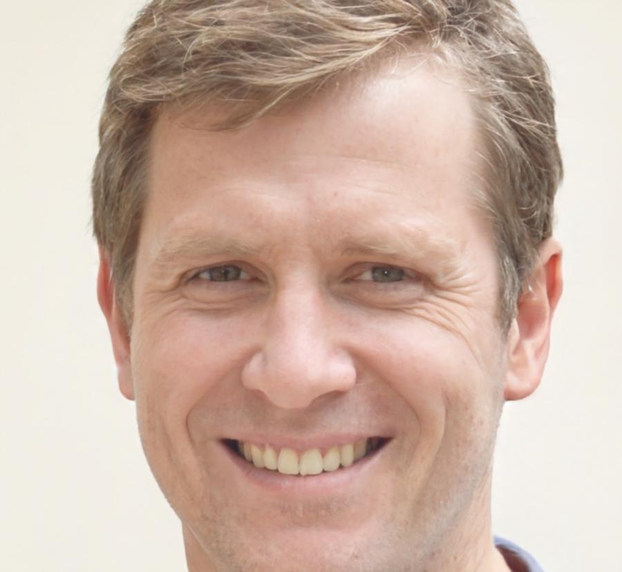 Studente che lavora su progetto di illuminazione 3D